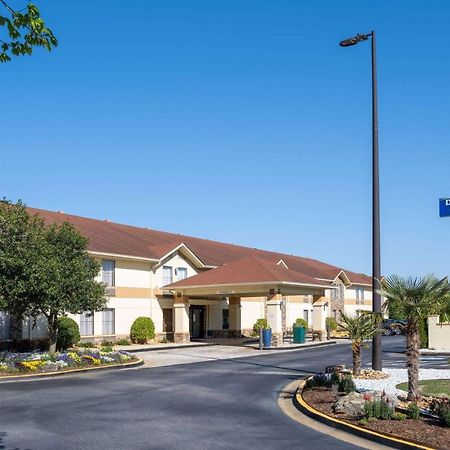 Days Inn & Suites By Wyndham Commerce Exteriör bild